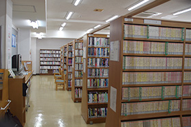 氏家図書館内